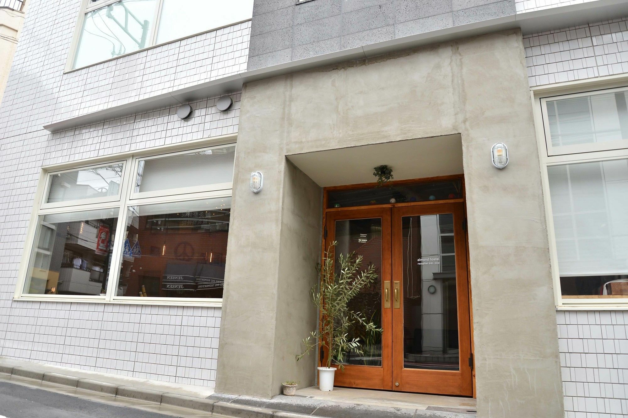 Almond Hostel & Cafe Shibuya Tokyo Eksteriør billede
